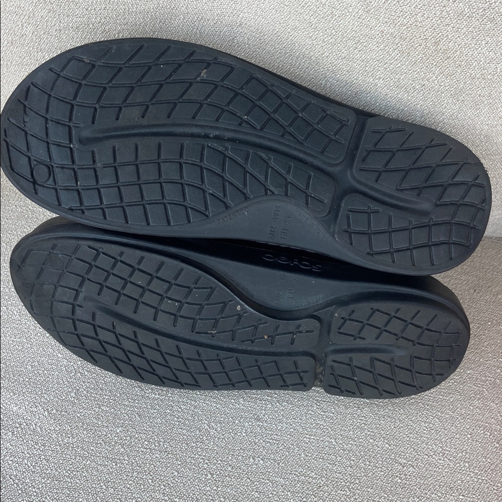 OOFOS‎ Oocloog Slides. Men’s 12 / women’s 14 - Picture 4 of 5
